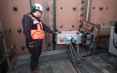 Desintegración de perno cortado y reconstrucción del hilo en molino SAG